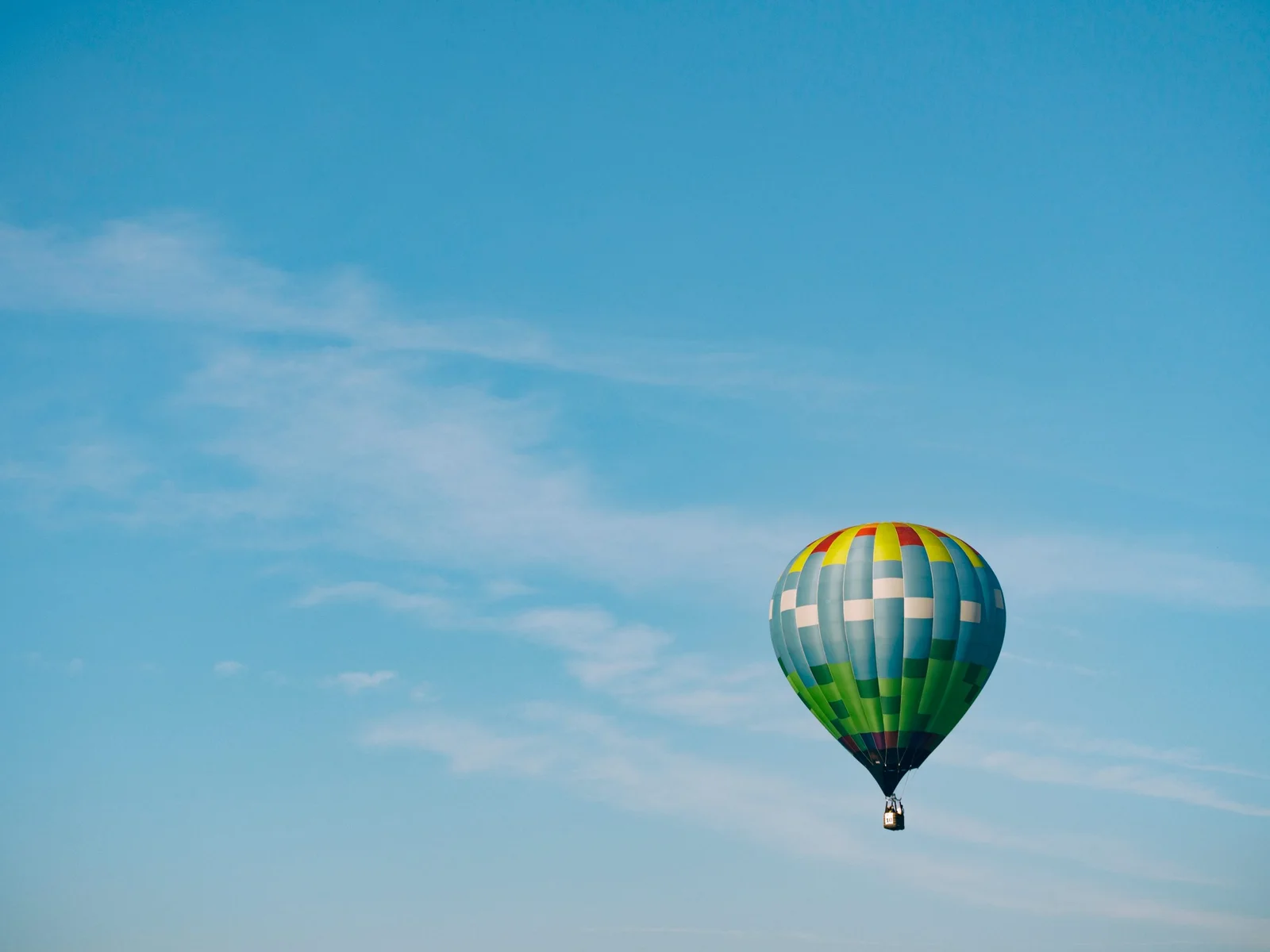 aaron-burden-269382-unsplash-scaled